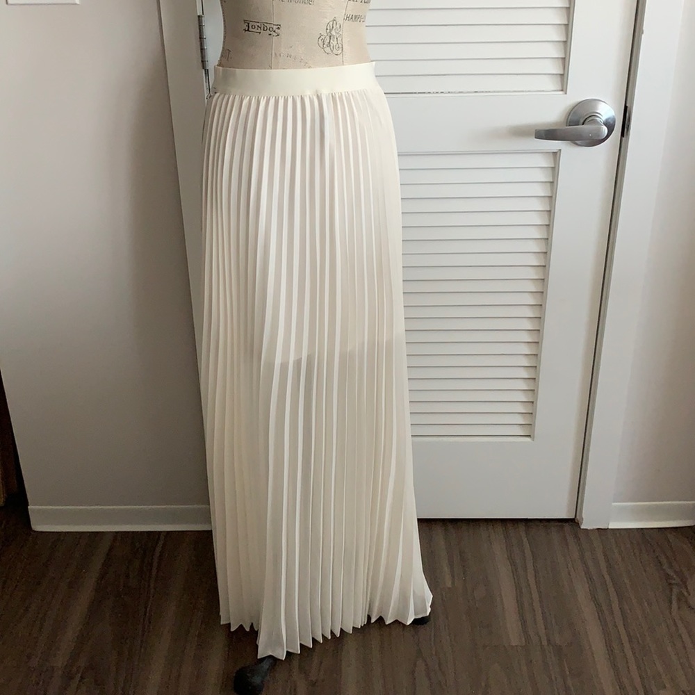 Cream pleated skirt